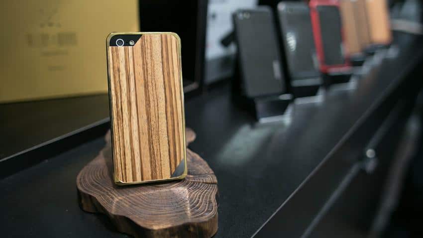 capas fora do comum para iphone madeira