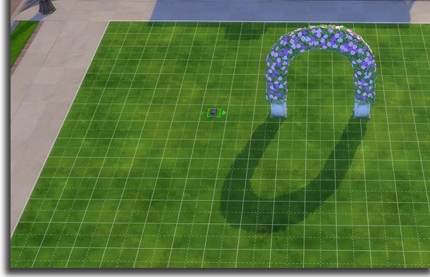 toy car and arch resize objects in The Sims 4