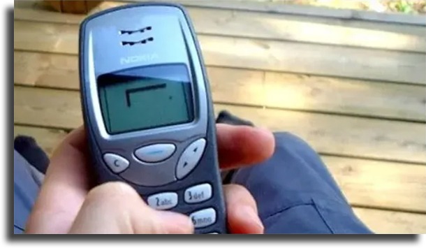 snake game on an old nokia phone 